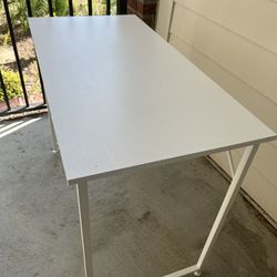 White Minimalist Desk / Table 💲 $40 (Negotiable)
