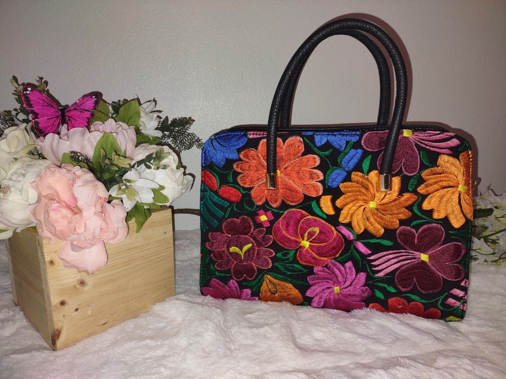 Bolsas Artesanales Bordadas 100%piel Varios Diseños