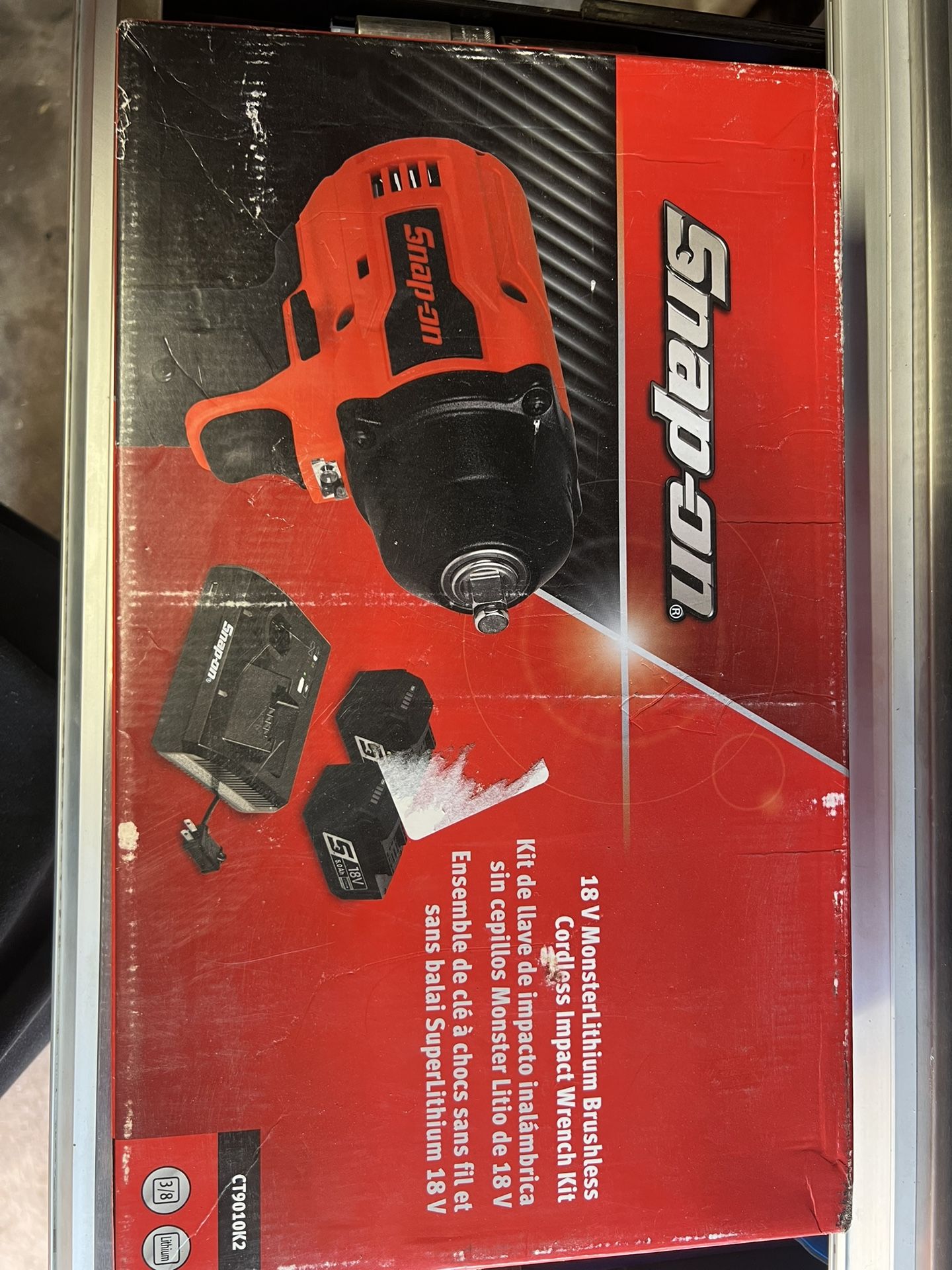 18 V MonsterLithium Brushless Cordless Impact Wrench Kit