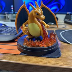 Charizard figurine (Pokemon)