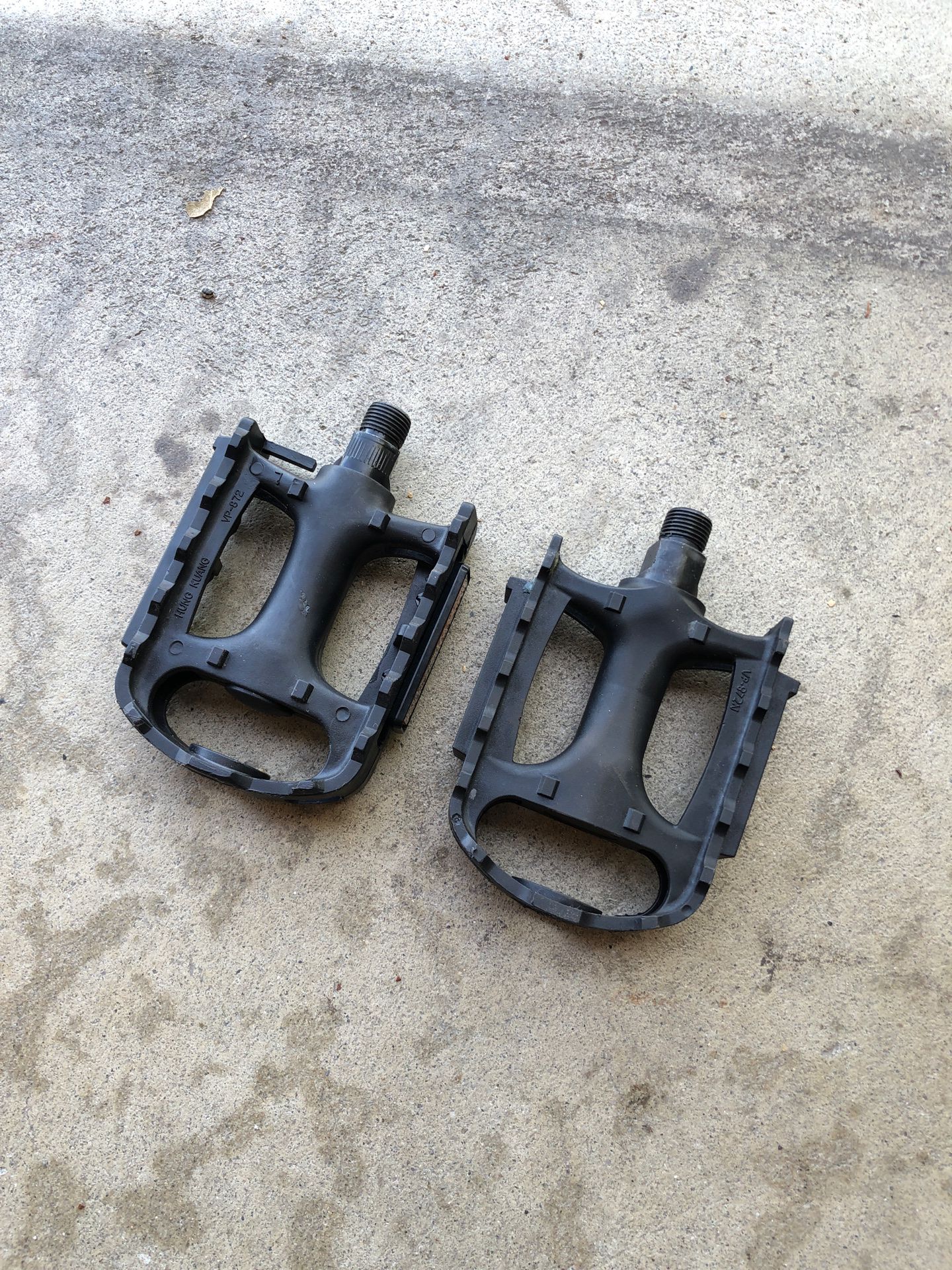 LIKE NEW, Bicycle Pedals, plastic mountain bike pedals, road bike pedals