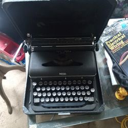 Royal 1940s Typewriter