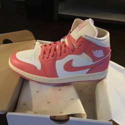 New Women’s Air Jordan 1 Mid size 9.5