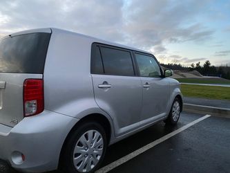 2015 Toyota Scion xB 4cylinder Hatchback