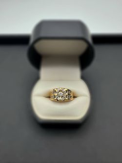 14k solid yellow gold ring with 1 CTW size 7.5