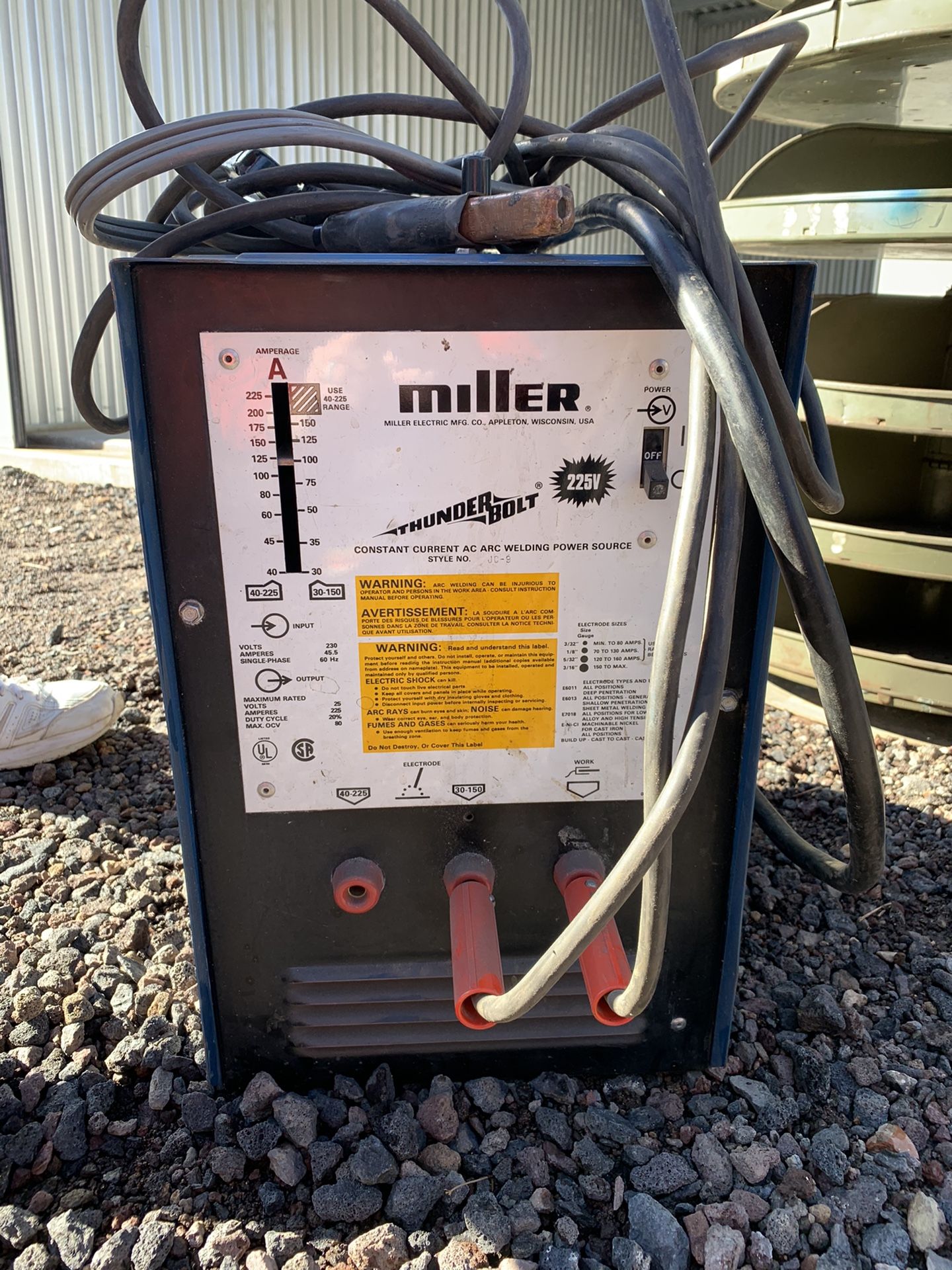 Miller Electric ThunderBolt 225V arc welder for Sale in Show Low, AZ