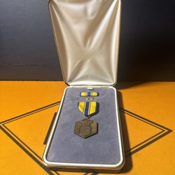 Vintage US Air Force Military Merit Medal With Ribbon And Lapel Pin and Case Dark Blue 