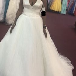 Brand New Vera Wang Wedding Dress