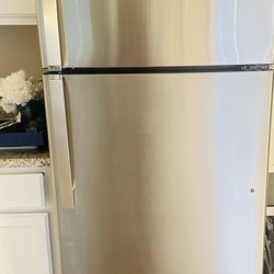 GE Refrigerator MUST GO NOW!!!