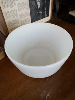 vintage pyrex mixing bowl
