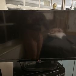 LG 32” Flat Screen TV / Large Monitor – Great Condition