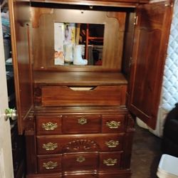 Dresser I Am Asking $150 I Have Been Somebody To Sell It
