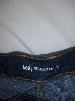 Ladies Levi's 8 long blue jeans