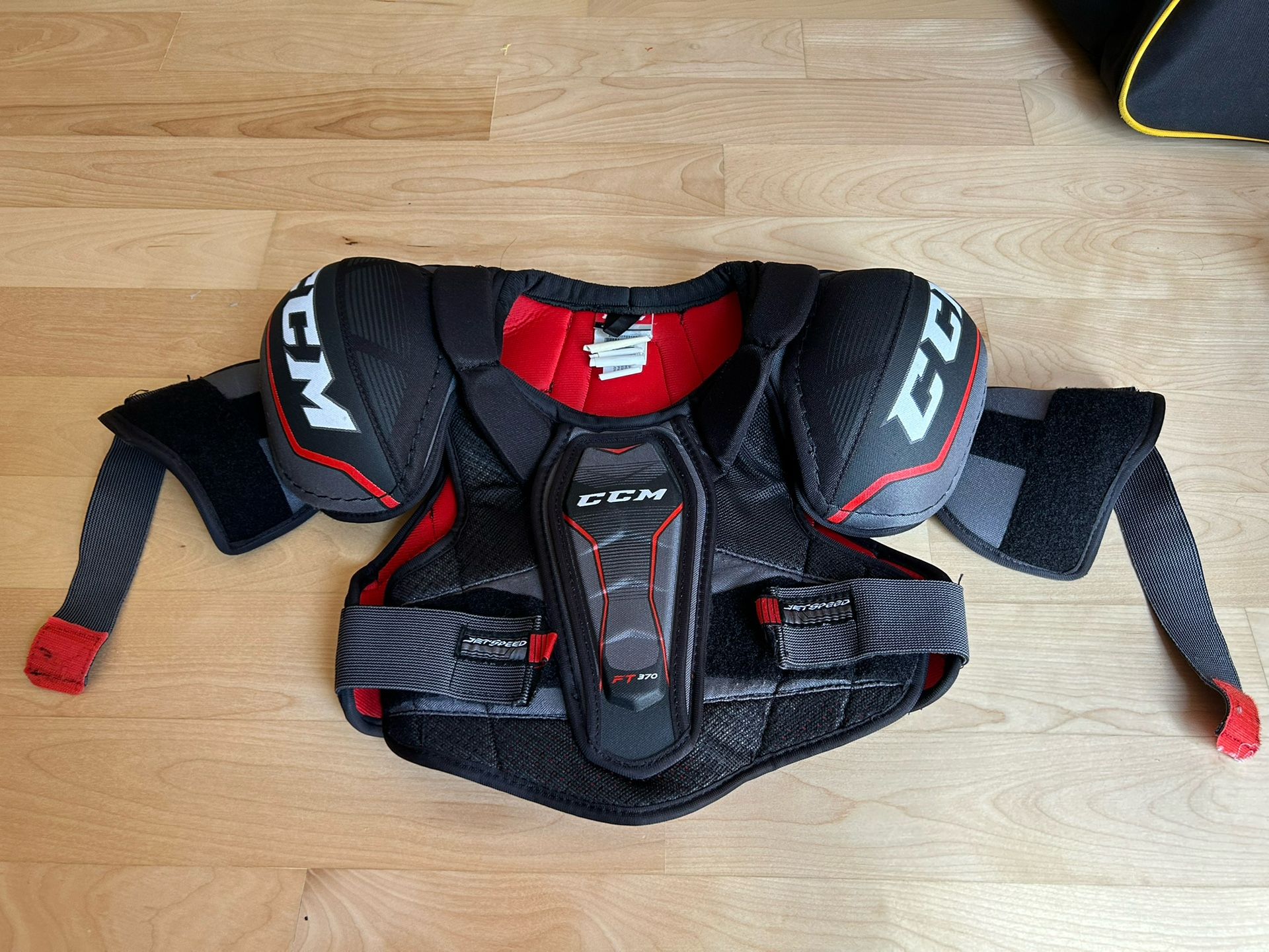 CCM Tacks 370 Senior Shoulder Pads