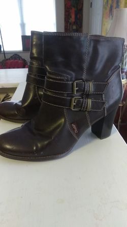 Women's ankle boots size 91/2 medium