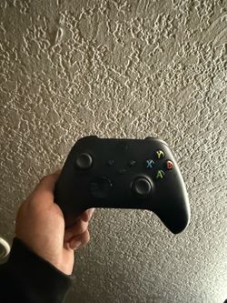 In good condition xbox series x controller black