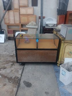 Showcase Cabinet With Wheels & Light Assemblies