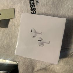 AIR POD PRO 2 WITH ACTIVE NOICE CANCELLATION 