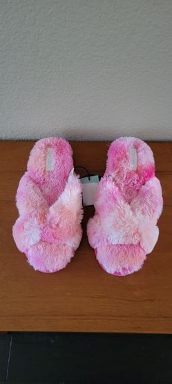 NWT Abound Pink Women's Slippers Size 9-10