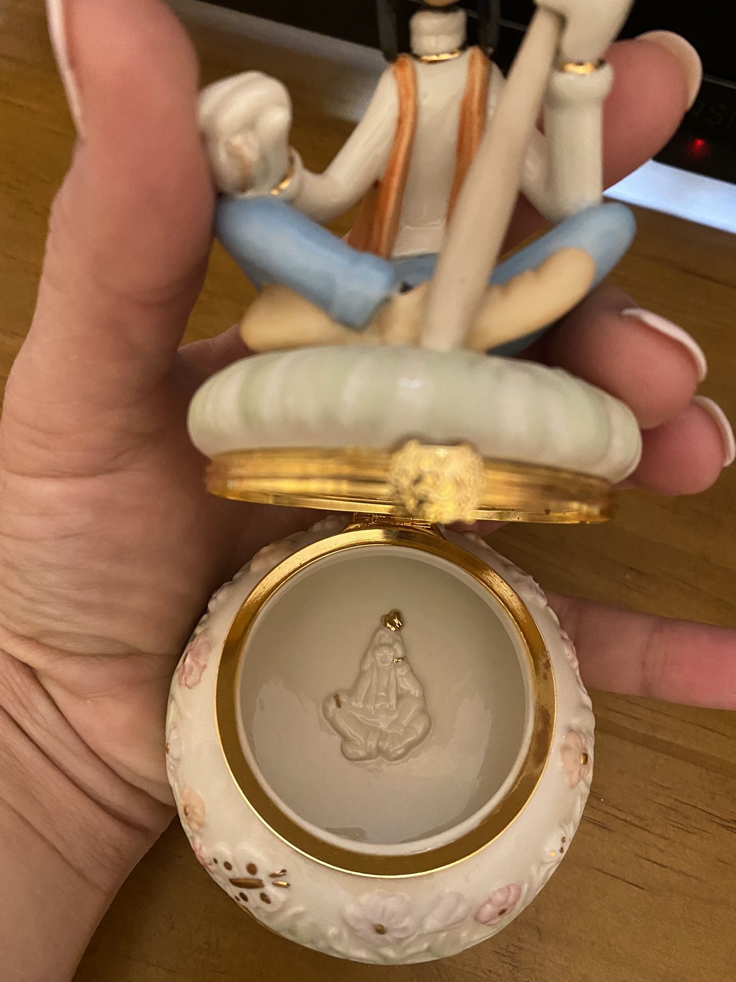 Disney lenox Treasures With goofy
