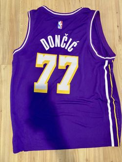 Luka Doncic 77 Los Angeles Lakers Jersey purple, medium basketball