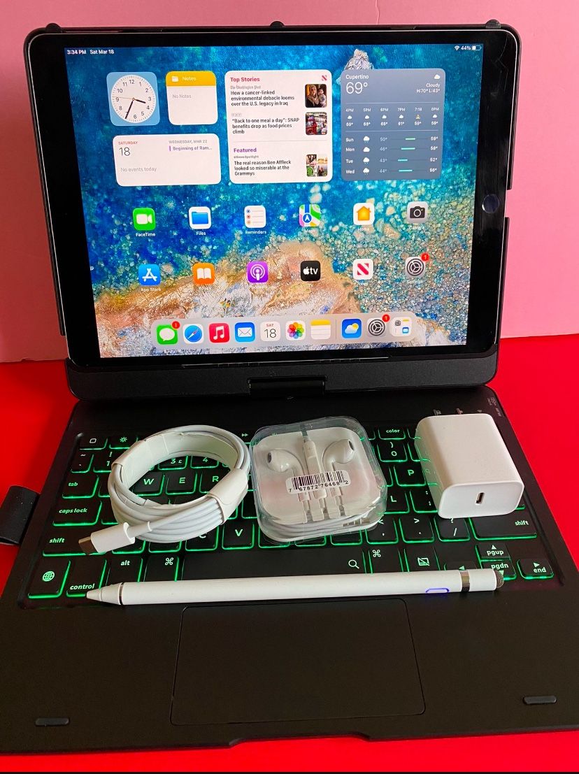 Apple IPad Pro 10.5” (Retina Display/ IOS 17) 64GB with keyboard, Stylus pen & Accessories  