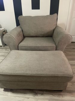 Oversized chair with ottoman