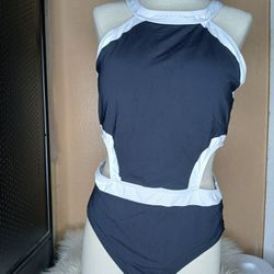 Black And White Bathimg Suit Holipick