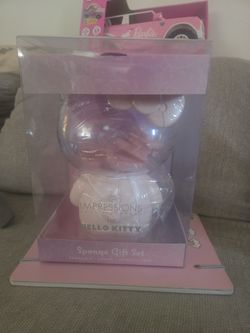 Impressions Vanity x Hello Kitty Sponge Gift Set