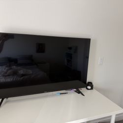 44” 2022 Hisense TV For Sale 