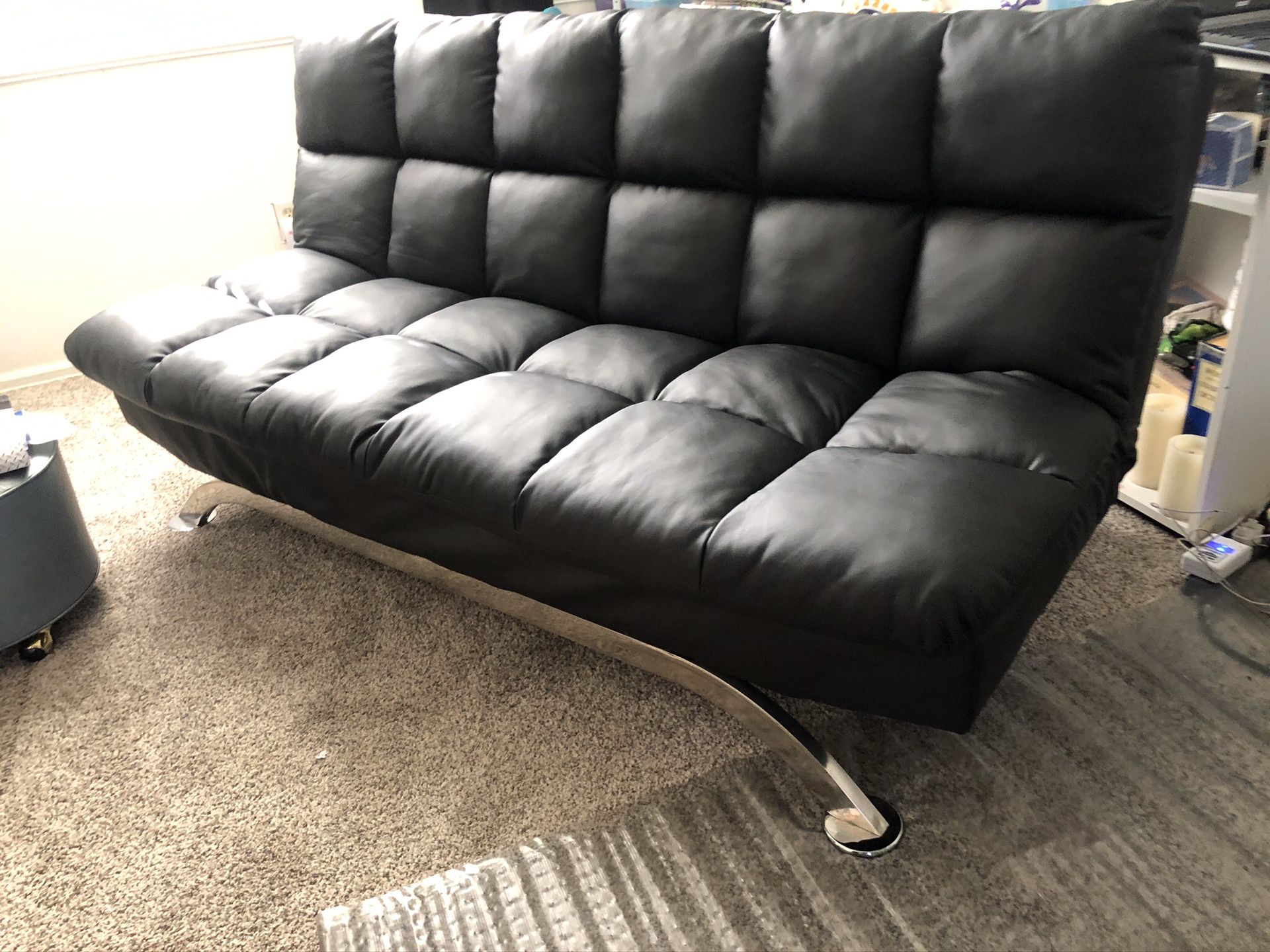 Leather Futon excellent condition $150 firmAF!!!pending pickup!!!!