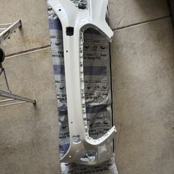 2020-25 Toyota Highlander Hybrid XLE, LE Front Bumper W/Park Sensors OEM