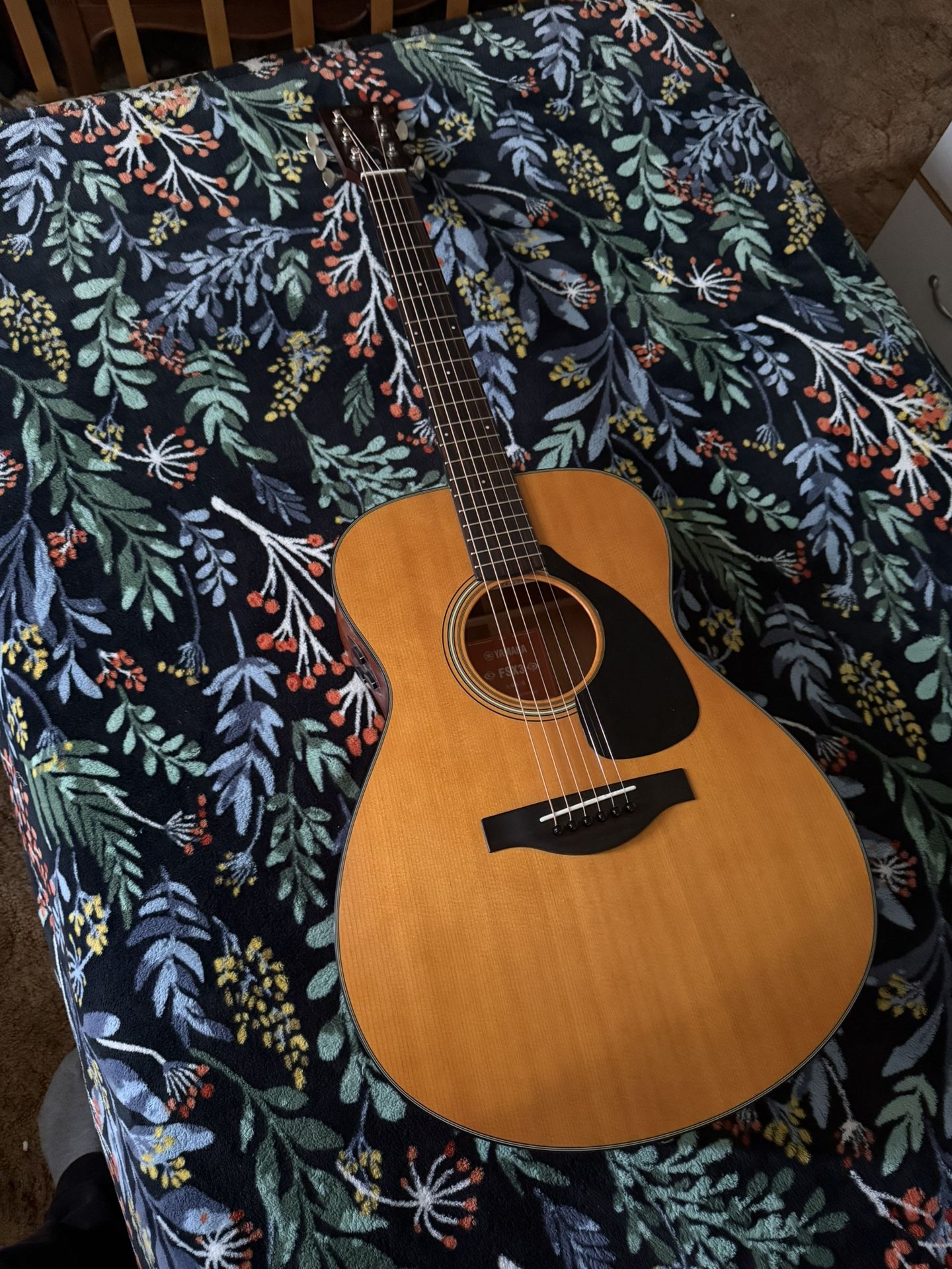 Yamaha Red Label FSX3 Acoustic-Electric Guitar (Natural Finish)