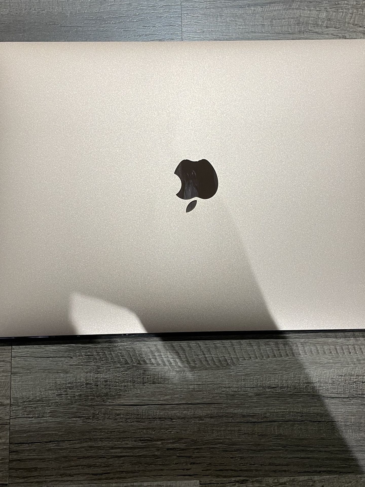 MacBook Air 2019 - 13” 8GB 128GB SSD Retina Display