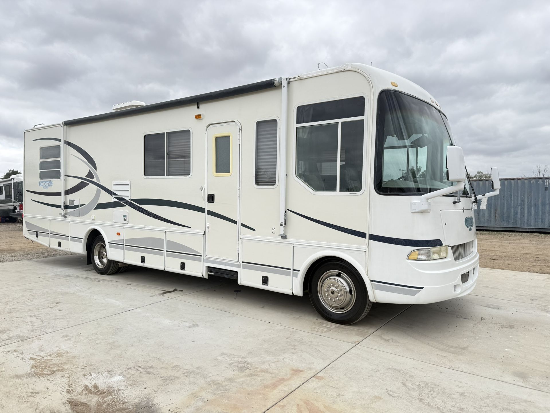 2002 R vision condor 33ft 8400 original miles Super slide