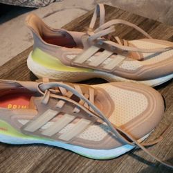 ADIDAS ULTRABOOST WOMENS SIZE 8