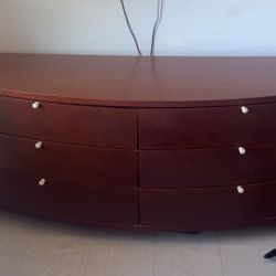 Dresser With Spacious 6 Drawers 