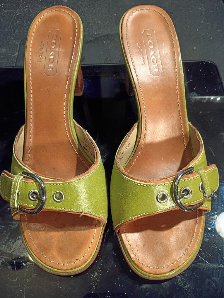 COACH     "DARYN HEELS". LIME GREEN SIZE 8.5