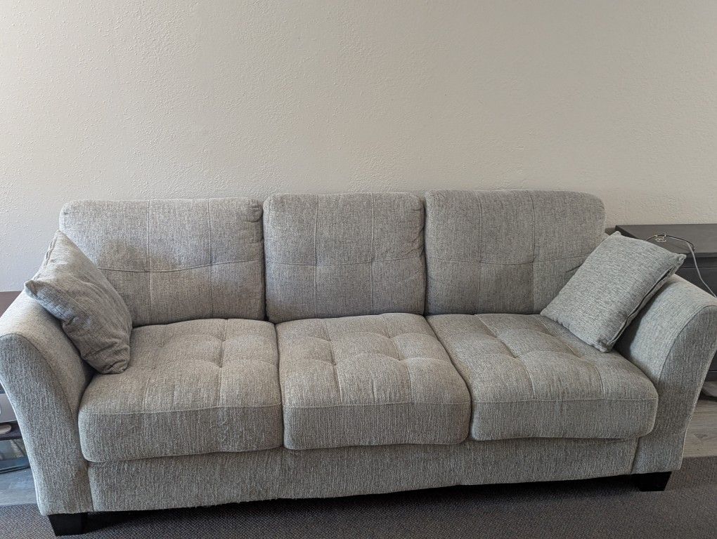 Lakeview Bryson Tufted Sofa