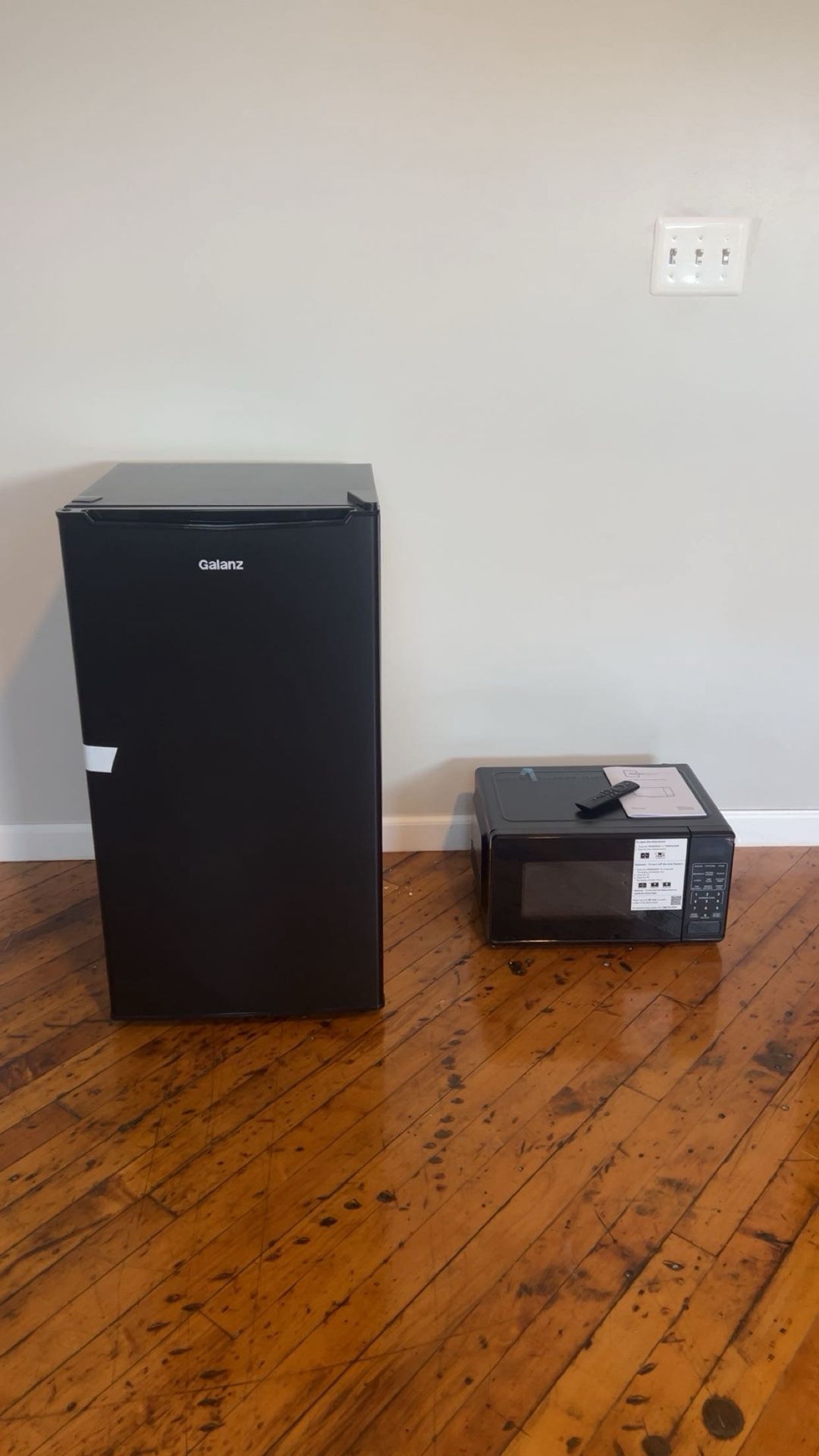 Galanz Refrigerator And Mainstay Microwave