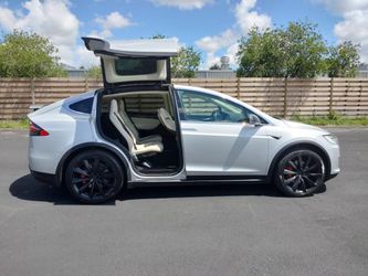 2017 Tesla Model X Thumbnail