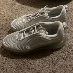 Size 9 Nike Air Max 720s