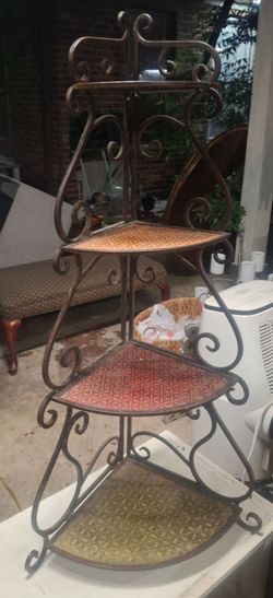 Corner storage stand