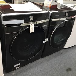 New Scratch And Dent Samsung Front Load Washer And Dryer Set. 1 year Warranty 
