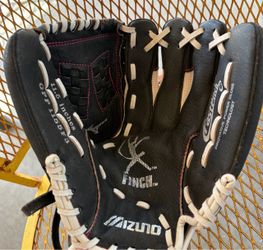 Mizuno Prospect Finch Series Youth Fastpitch Softball Glove 11.5" (RHT) (GPP1155) for girls