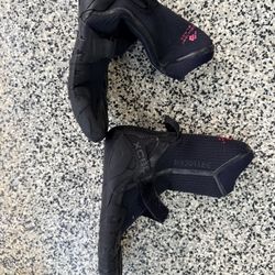 Kids Xcel Surf Booties. Size 7