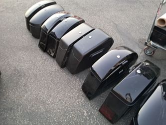Motorcycle saddlebags