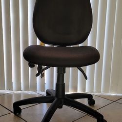 Black Mid-Back Task Armless Heavy Duty Fabric Office Chair
