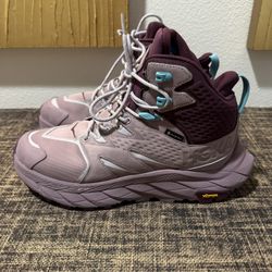 Hiking Hokas Size 8.5