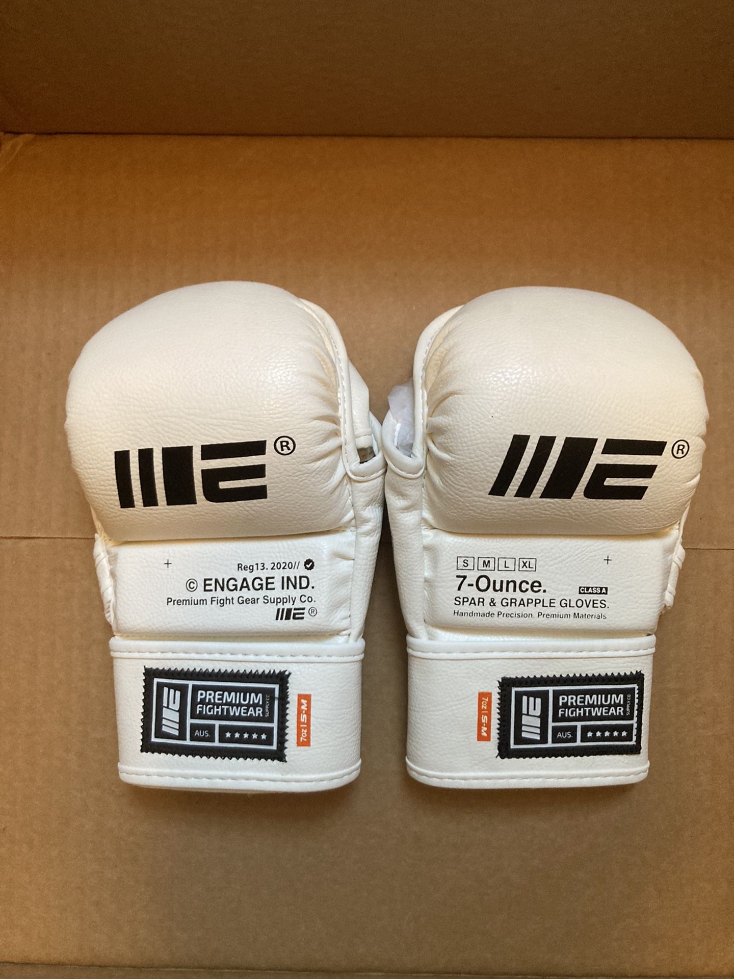 *Brand New* - Engage MMA hybrid gloves - size S/M Brand New Premium MMA gloves Used by UFC champions Size: S/M *Local pickup only. Located at I-85 E
